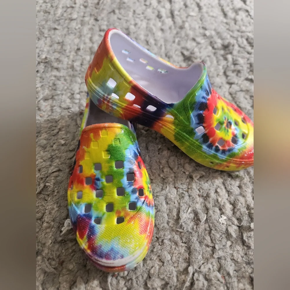 Vans off the wall kids crocs